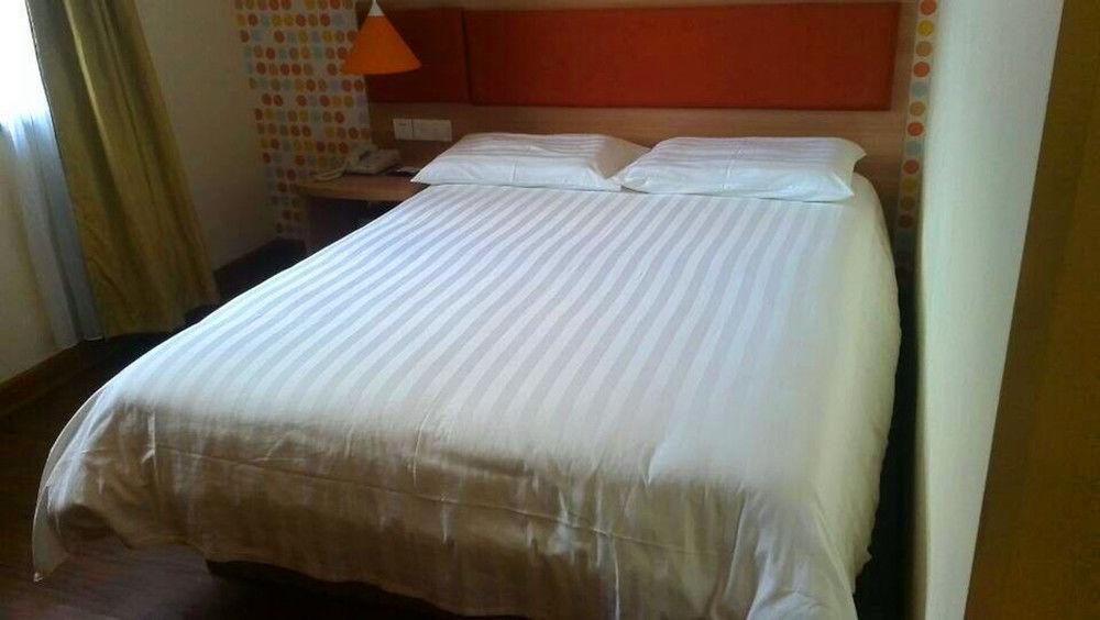 Home Inn Гуанчжоу Екстер'єр фото